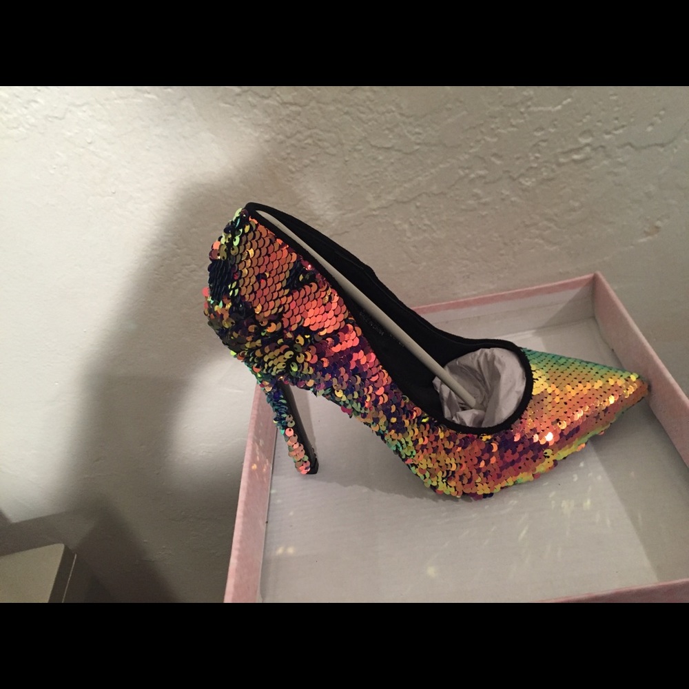 Heels - Picture 2 of 4